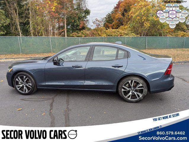 2024 volvo s60 core dark theme