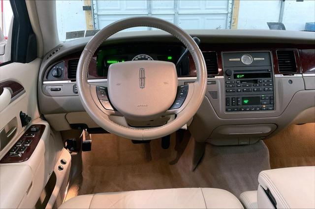 2005 lincoln town car signature
