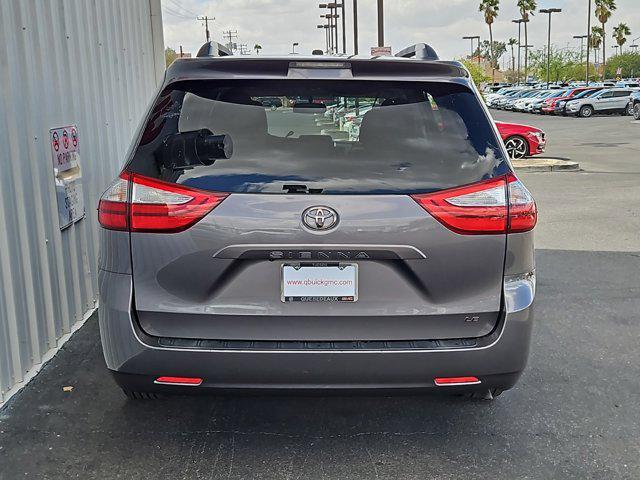 2015 toyota sienna le