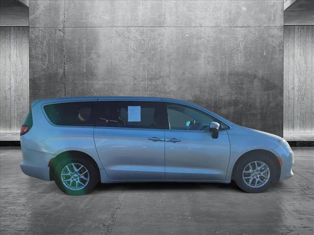 2022 chrysler voyager lx