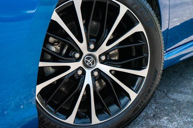 2020 toyota camry se