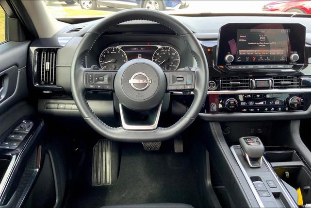 2022 nissan pathfinder sv