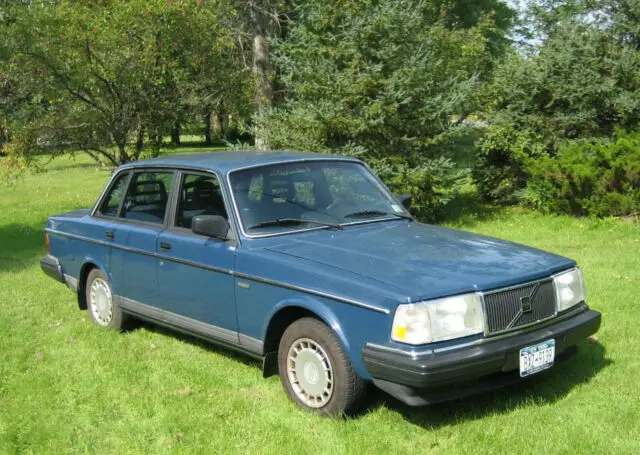 1990 volvo 240 sedan only 61,500 miles! 244 automatic blue on blue cloth
