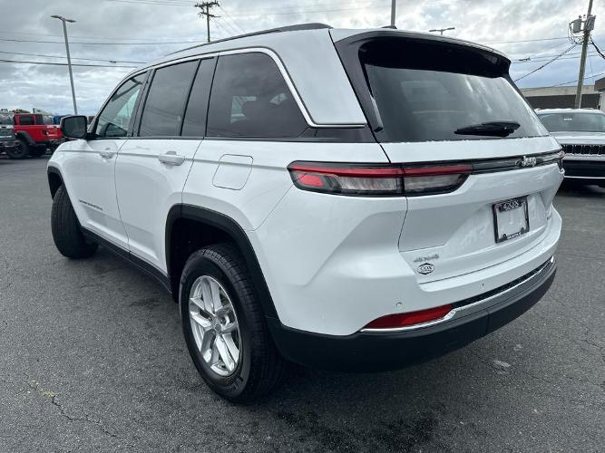 new 2024 jeep grand cherokee laredo x 4x4