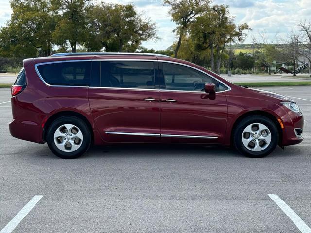 2017 chrysler pacifica touring-l plus