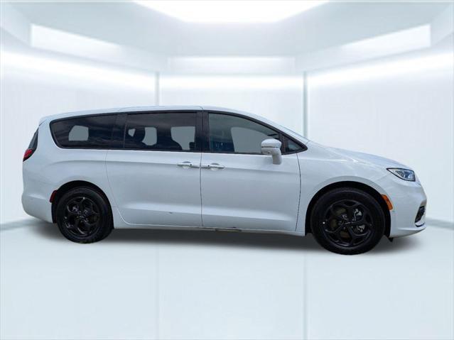 2022 chrysler pacifica hybrid touring l