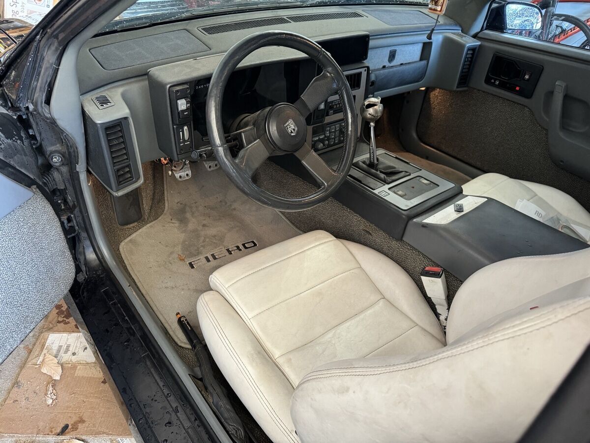 1986 pontiac fiero coupe black se