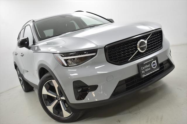2024 volvo xc40 b5 plus dark theme