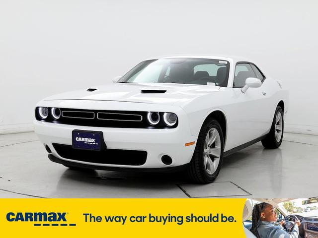 2022 dodge challenger sxt