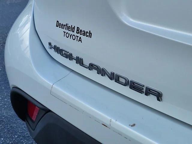 2020 toyota highlander le