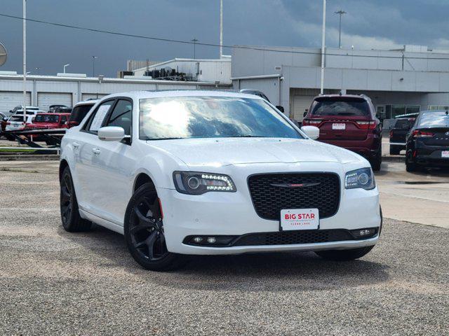 2022 chrysler 300 s