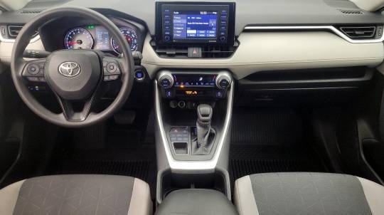 2022 Toyota se