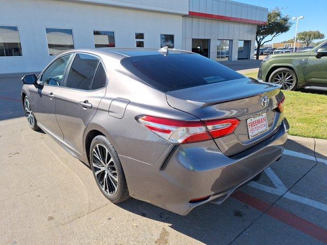 2020 toyota camry se