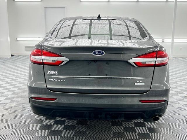 2020 ford fusion se