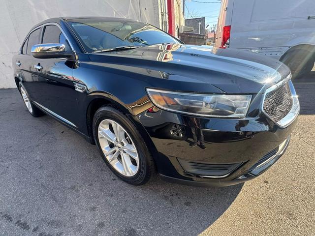 2018 ford taurus se