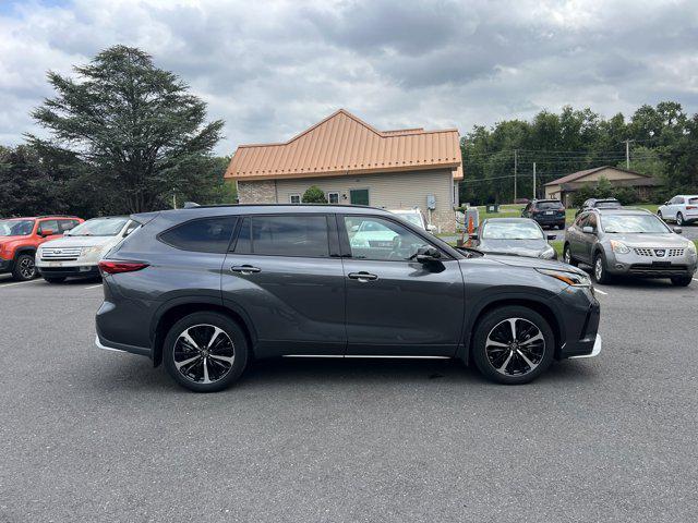 2022 toyota highlander xse