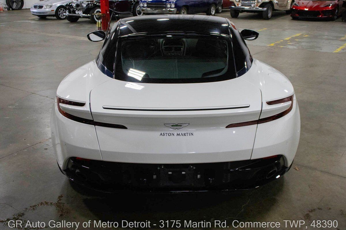 2019 aston martin db11 amr