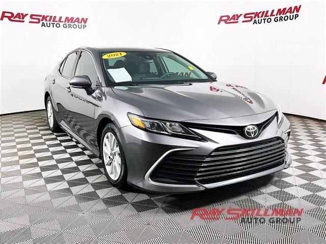 2021 toyota camry le
