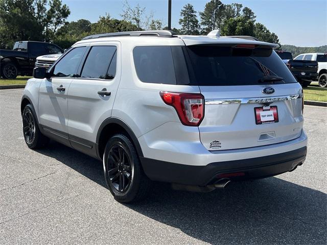 2017 ford explorer base