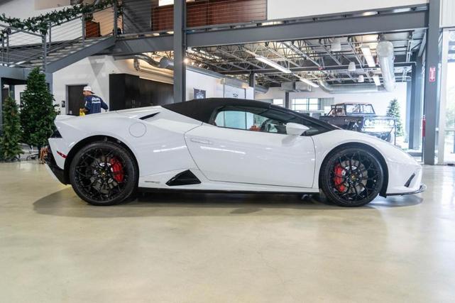 2022 lamborghini huracan evo base