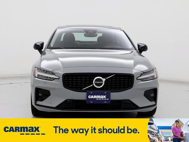 2024 volvo s60 b5 core dark theme