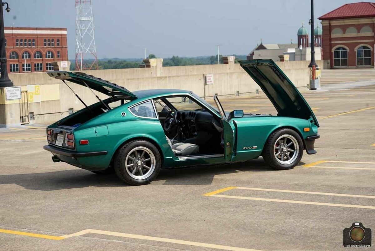 green 1975 datsun 280z 5-speed manual