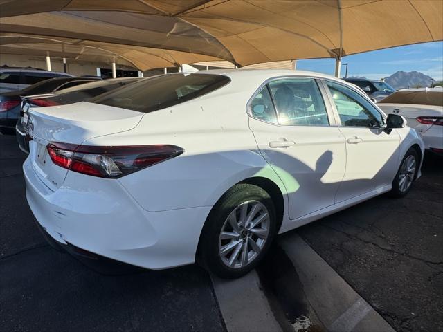 2022 toyota camry le