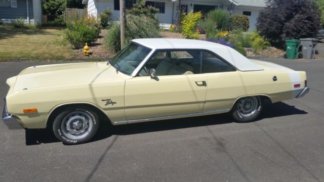 1974-dodge-dart v8 swinger - 318cid - hard-top-vinyl-w-painted-white-strip