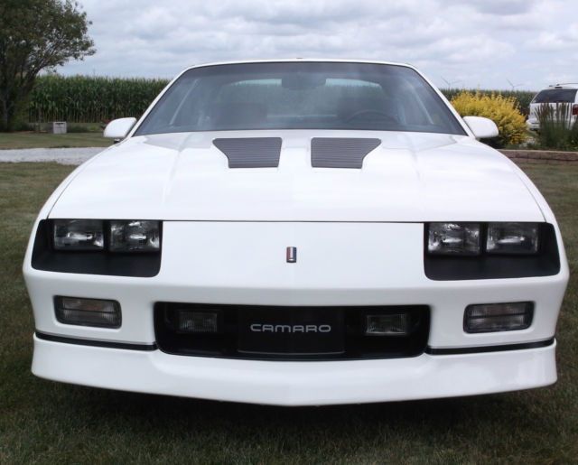 1986 chevrolet iroc z28 * classic * show car * still looks like new