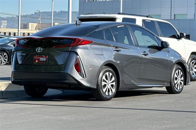 2021 toyota prius prime le