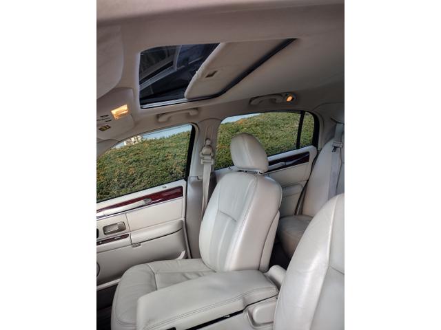 2005 lincoln town car signature