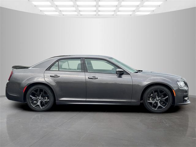 2022 chrysler 300 s