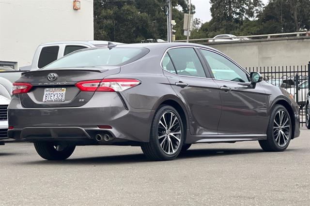 2020 toyota camry se