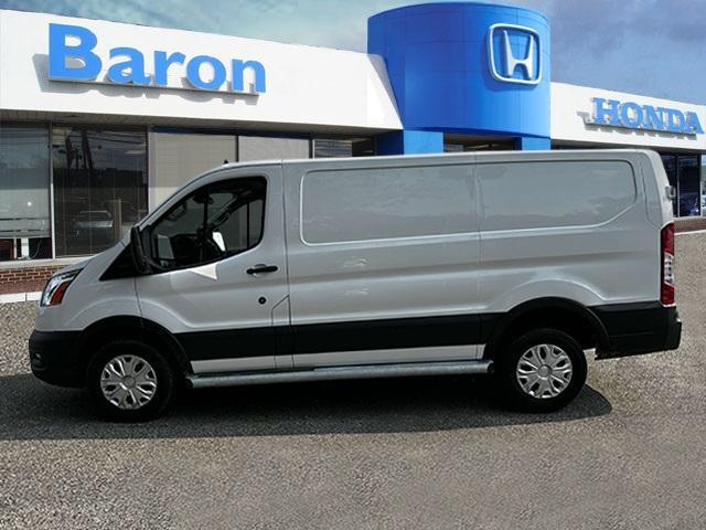 2022 ford transit-250 base