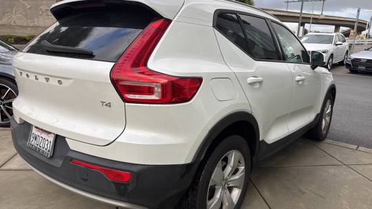 2022 Volvo XC40