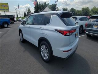 2024 Mitsubishi Outlander es