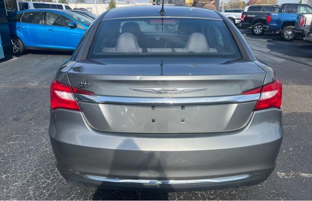 2012 chrysler 200 lx