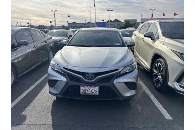 2020 toyota camry se