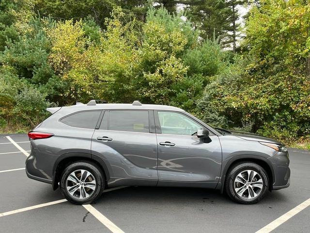 2022 toyota highlander xle