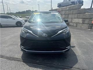 2023 Toyota Sienna xle 8-passenger
