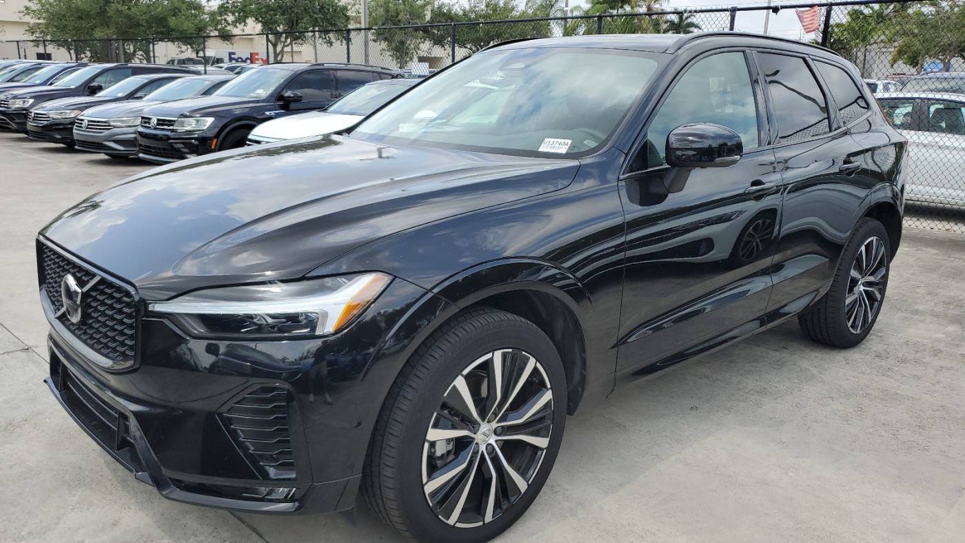 2024 volvo xc60 b5 plus dark theme