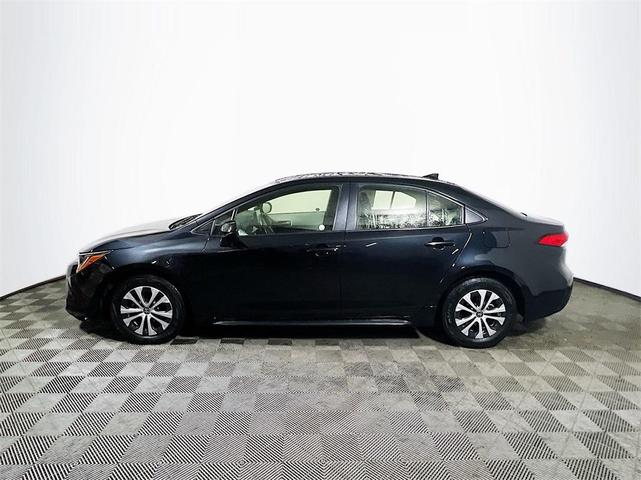 2022 toyota corolla hybrid le