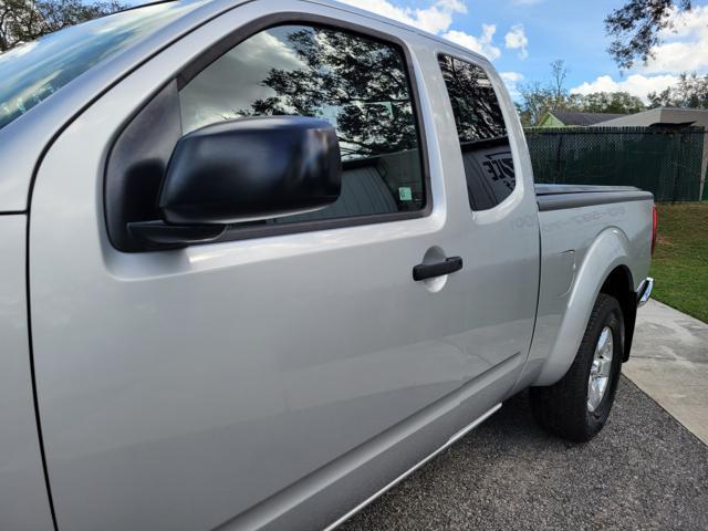 2012 nissan frontier sv