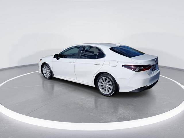 2021 toyota camry le