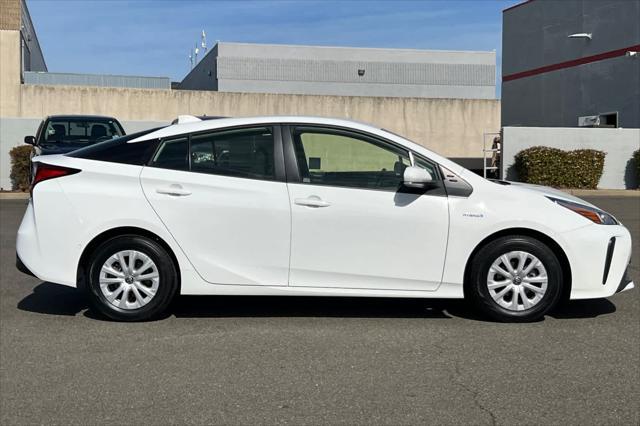 2022 toyota prius le