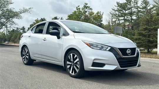 2022 nissan versa sr