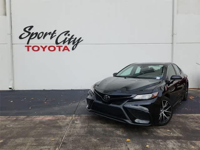 2022 toyota camry se