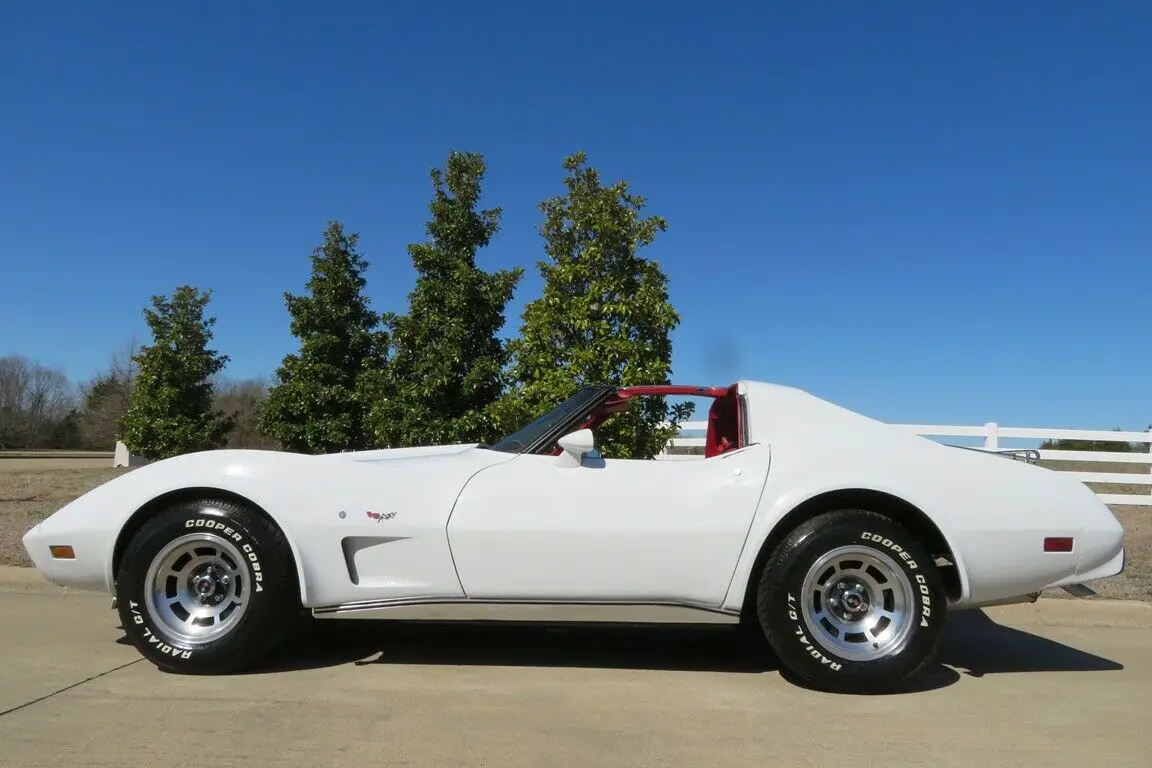 1977 chevrolet corvette 350 v8 automatic--- nicely restored