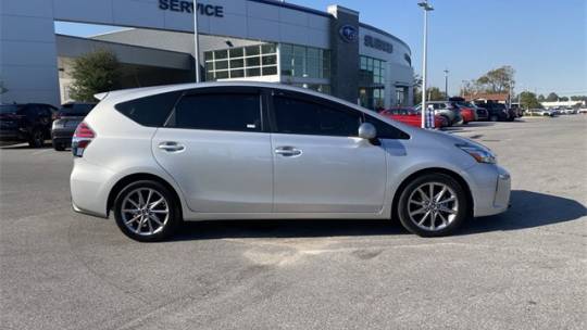 2017 Toyota Prius v (+)