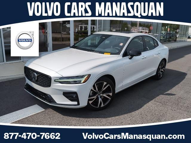 2024 volvo s60 b5 plus dark theme